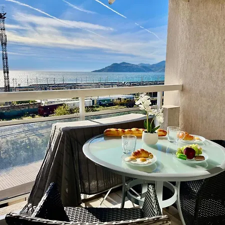 L'eburneen Yourhosthelper *