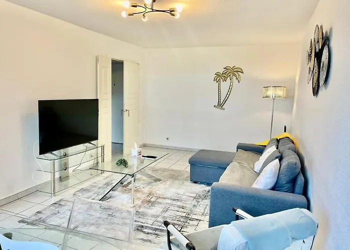 L'eburneen Yourhosthelper Cannes