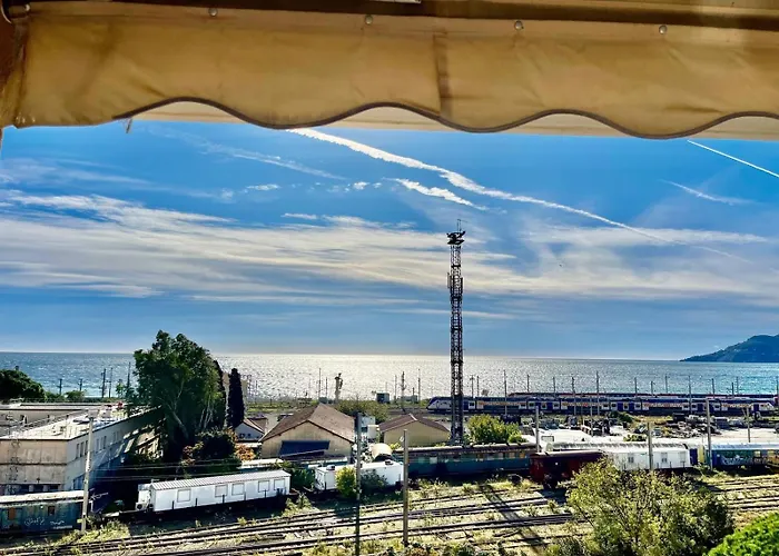 L'eburneen Yourhosthelper *