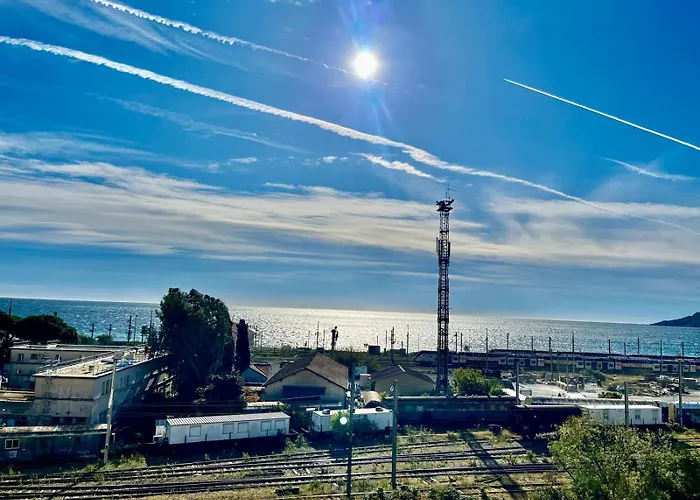 L'eburneen Yourhosthelper Cannes