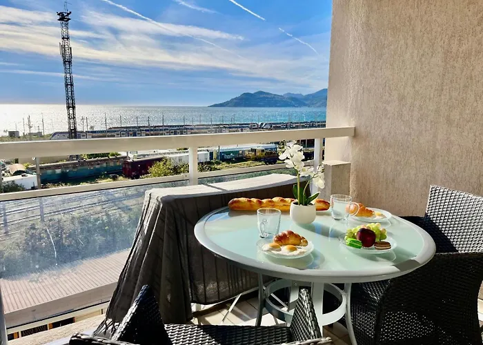 L'eburneen Yourhosthelper *