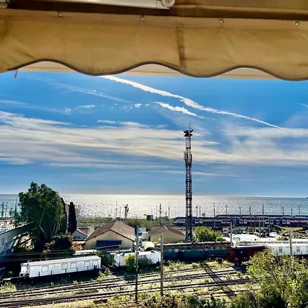 L'eburneen Yourhosthelper *